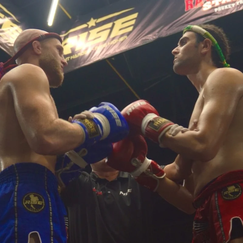 Robbe Berger tijdens zijn Muay Thai-gevecht in Thailand